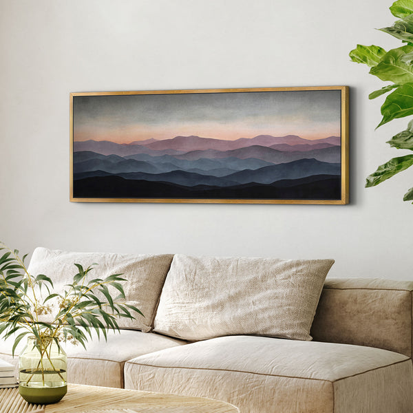 Gedämpfter Sonnenuntergang in den Bergen – Leinwandbild